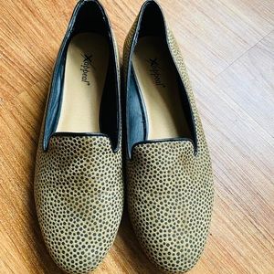 XAPPEAL Rory Spotted Loafers
Almond toe Cushioned Black Tan